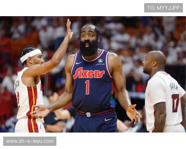 哈登强突篮下制造空位,76人外线群持续开火 哈登强突篮下制造空位,76人外线群持续开火