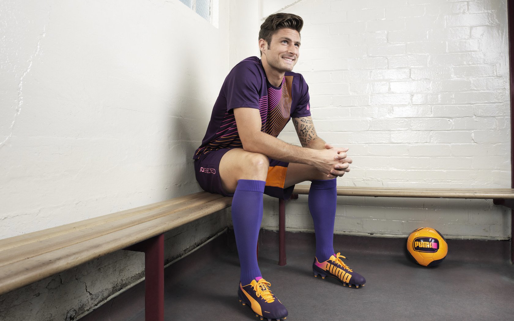 俱乐部举办国际训练营 引进外籍教练团队，如何去国外俱乐部青训队训练